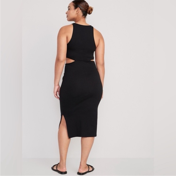 Old Navy Sleeveless Twist Front Halter Dress - Picture 3 of 3